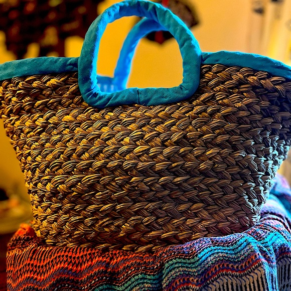 A Large, Thick Basket Bag with an Expandable Striped Cloth that’s says LOVE - Picture 2 of 7